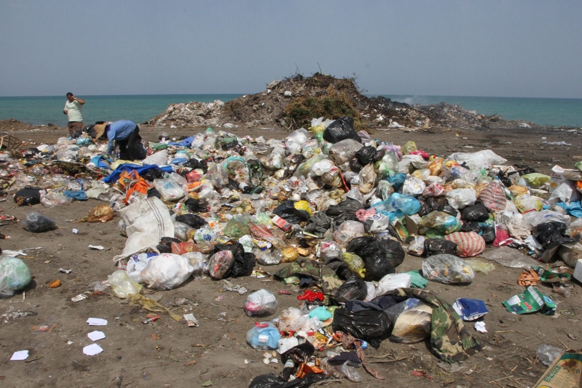 زباله در ساحل سیزده بدر