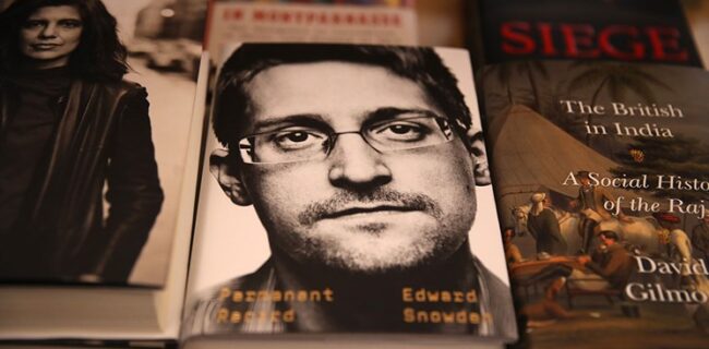 آمریکا «ادوارد اسنودن» را ۵.۲ میلیون دلار جریمه کرد