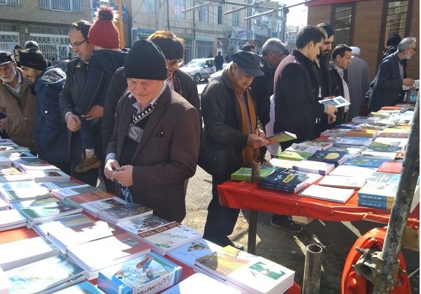 نمایشگاه کتاب های ترکی در مرند گشایش یافت
