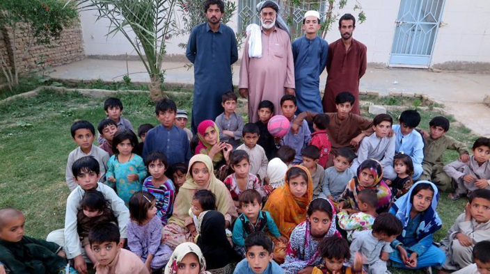 دلیل شهرت این خانواده پاکستانی در فضای مجازی چیست؟ +تصاویر