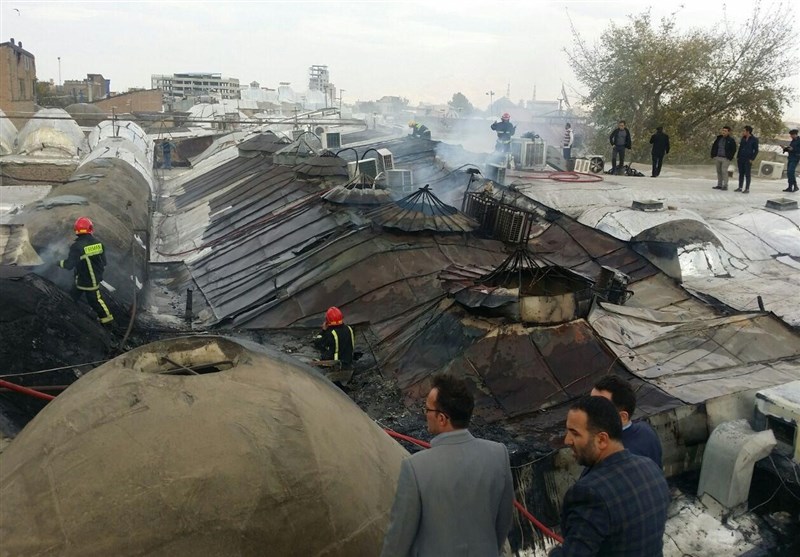 بازار تاریخی ارومیه در پی طوفان شدید آتش گرفت + عکس