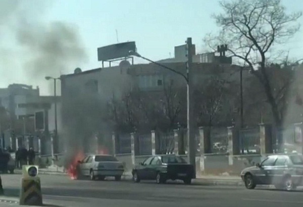 آتش سوزی خودرو پژو در زعفرانیه