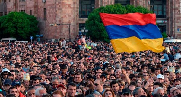 پارلمان ارمنستان با جلسه رای عدم اعتماد به پاشینیان مخالفت کرد