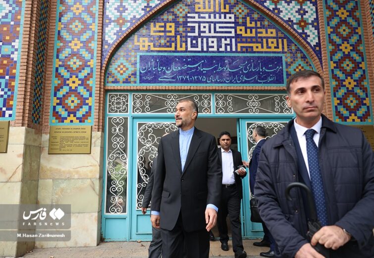 بازدید وزیر امورخارجه از نمایشگاه ایرانیان مقیم ارمنستان