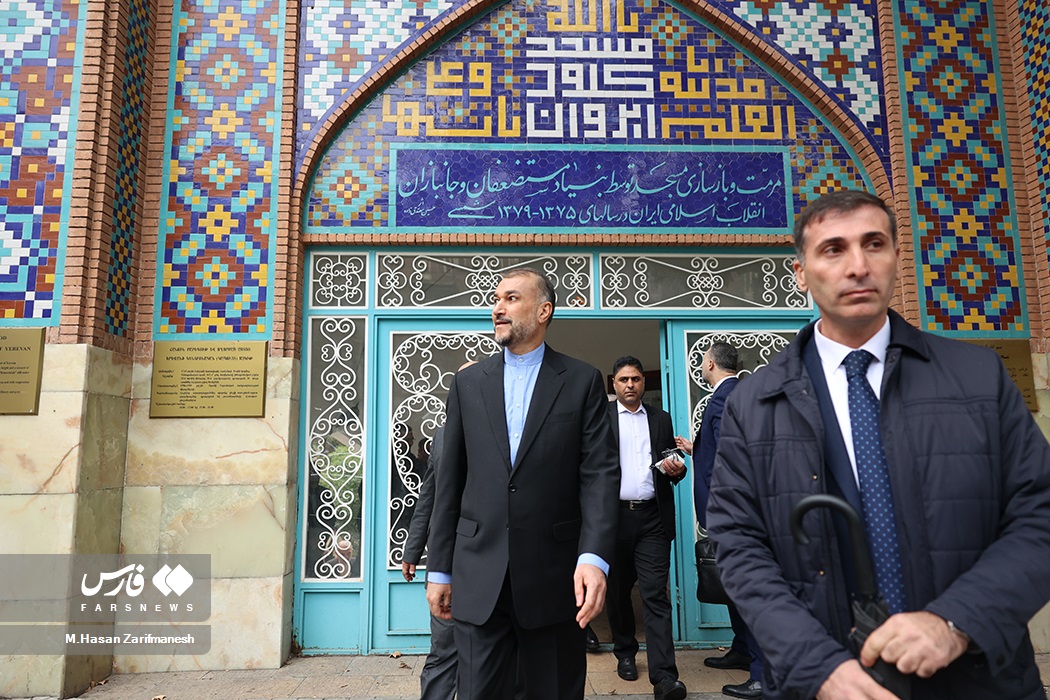 بازدید وزیر امورخارجه از نمایشگاه ایرانیان مقیم ارمنستان