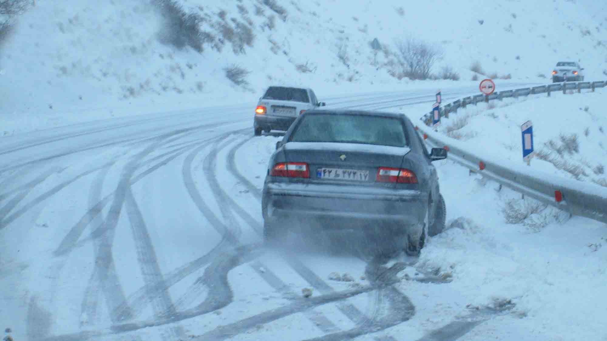 راه ارتباطی ۴۰روستای آذربایجان شرقی بر اثر بارش برف و کولاک مسدود است