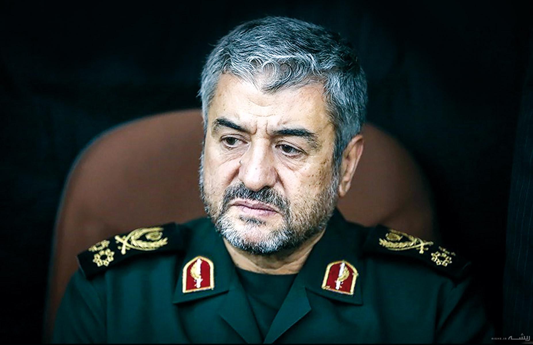 سپاه موانع پیش روی انقلاب اسلامی را برمی‌دارد