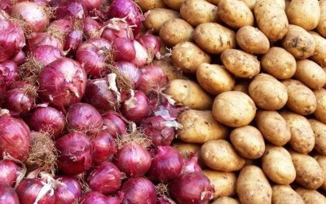 صادرات گوجه فرنگی آزاد شد / صادرات سیب زمینی و پیاز ممنوع