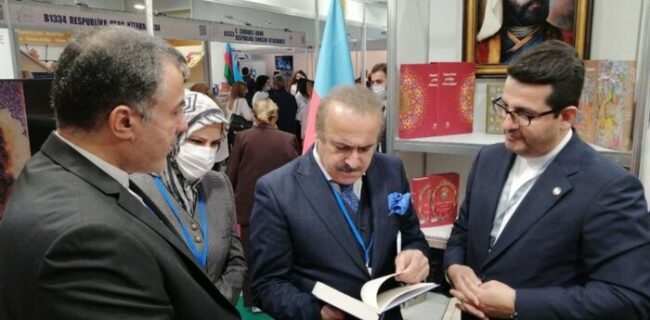 حضور مقام های جمهوری آذربایجان در غرفه ایران در نمایشگاه کتاب باکو